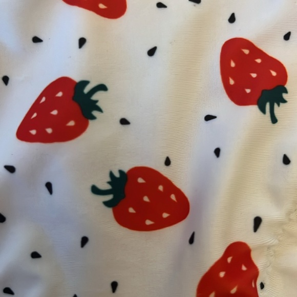 Strawberry print bikini with scallops size Medium - Picture 5 of 7